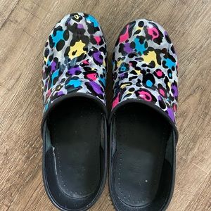 Like-New Sanitas. Size 40